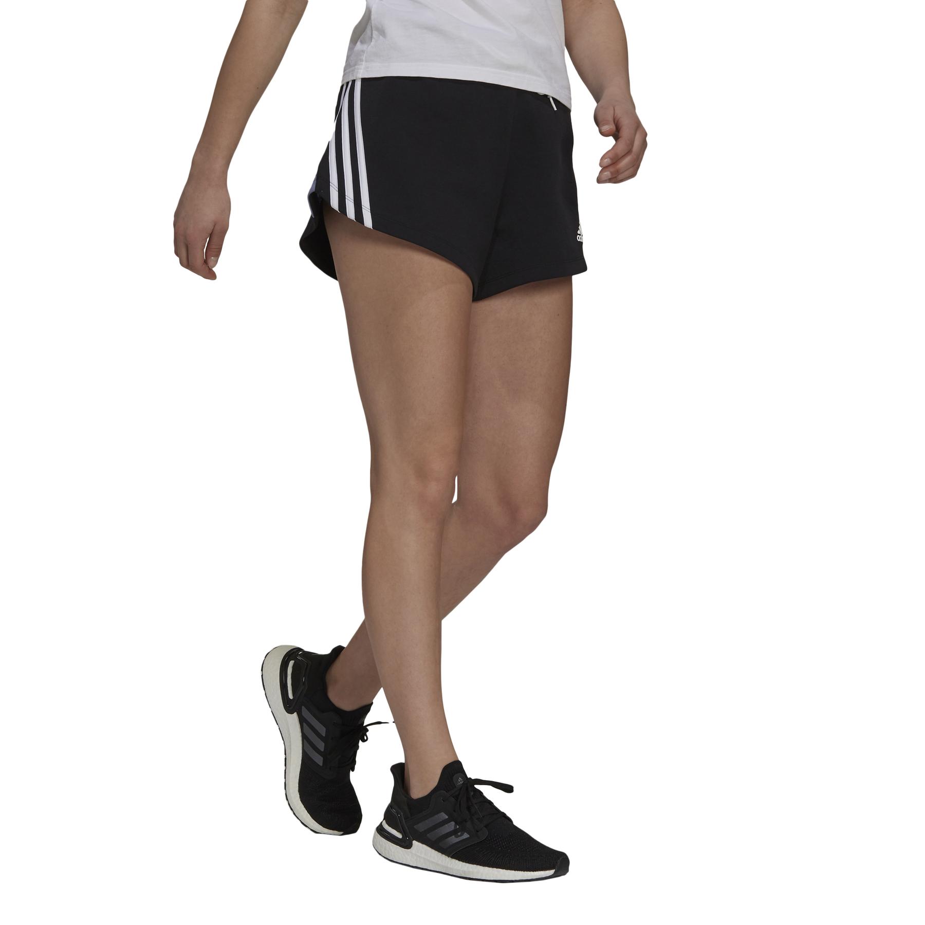 product/h/2/h24161_app_on-model_walking_white.jpg