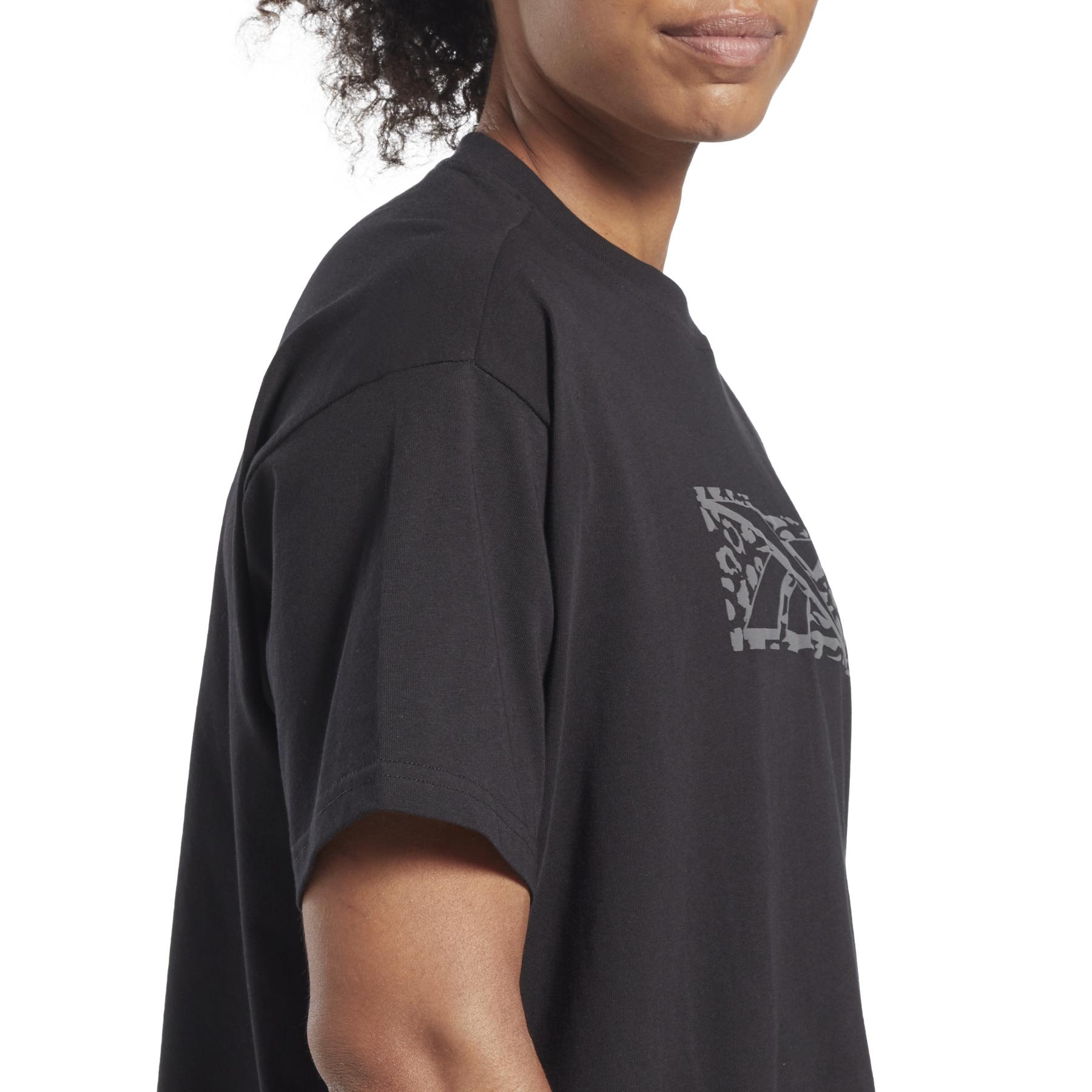 product/r/e/reebok_ht2376_6_apparel_on_model_detail_view_2_white.jpg