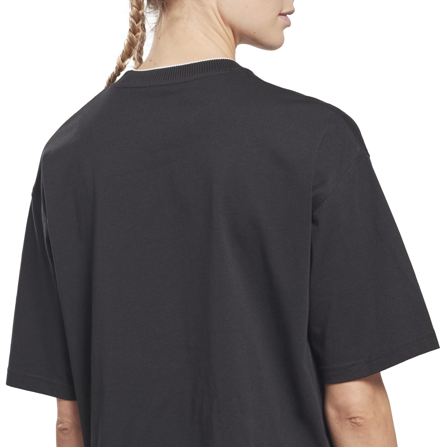 product/r/e/reebok_ht8059_6_apparel_on_model_detail_view_2_white.jpg
