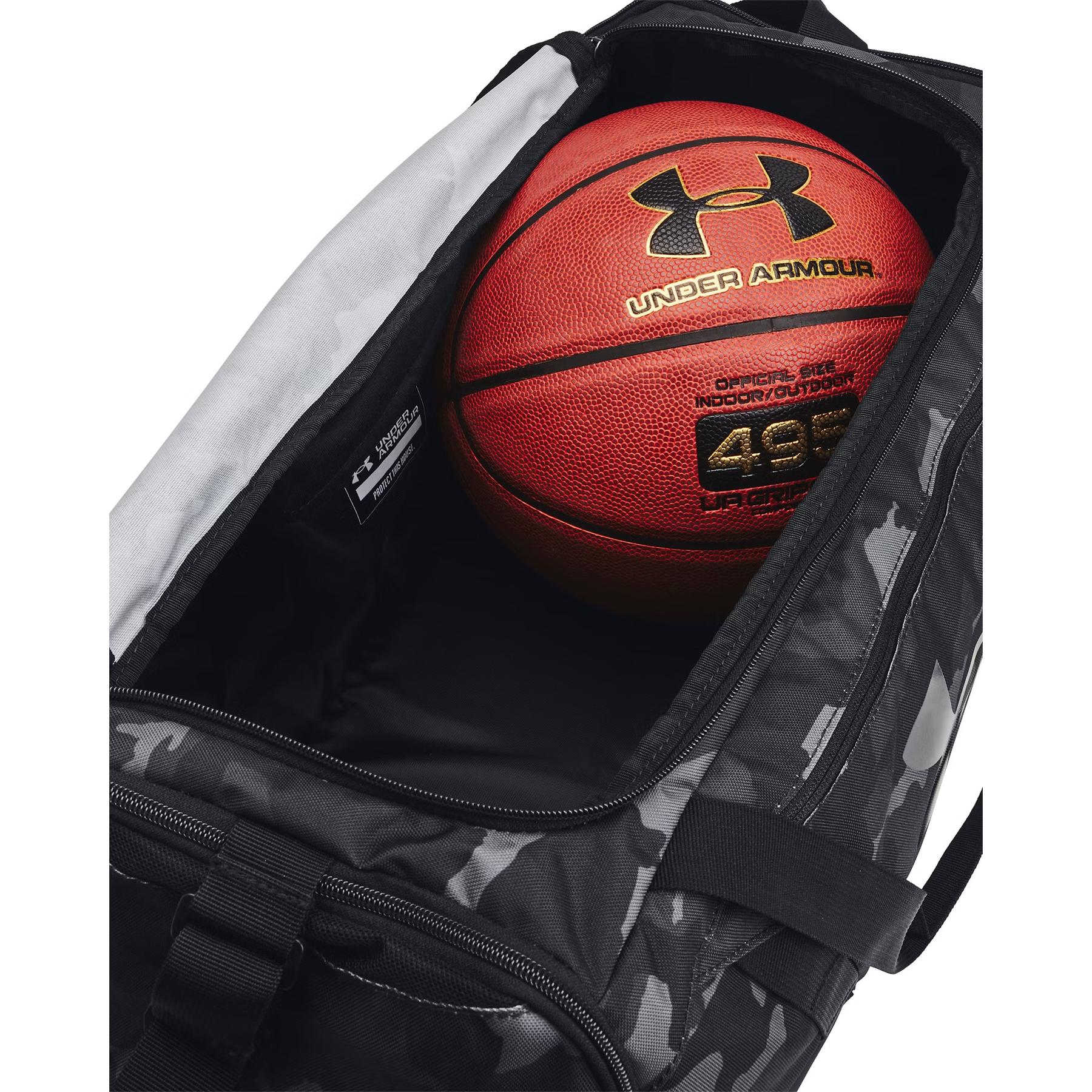 product/u/n/under-armour_1369222-007_black-black-black_5.jpg