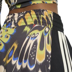 product/2/0/2025_adidas_jl8620_6_apparel_on_model_detail_view_2_white.jpg