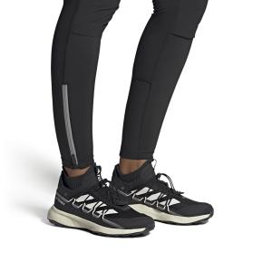 product/a/d/adidas_hq0941_11_footwear_on_model_front_view_white_000.jpg