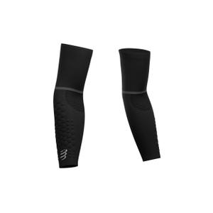 su00008b-manchon-de-compression-bras-compressport-armforce-ultralight-noir-blanc