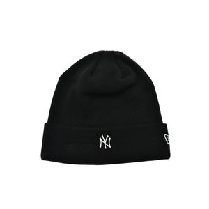 60284984-bonnet-new-era-metallic-badge-cuffed-yankees-black-tu