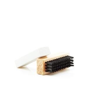 sb-sue-gomme-a-chaussures-sneaky-noir-tu